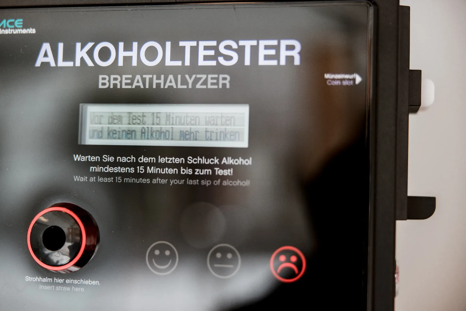 Alkoholtester mieten in Lübeck – Display mit Promille-Anzeige und Smiley-Skala